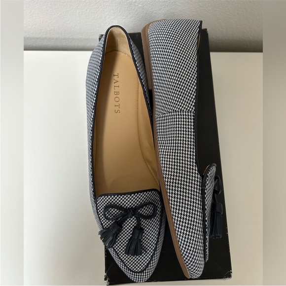 Talbots Navy and White Bow Flats - Picture 3 of 3